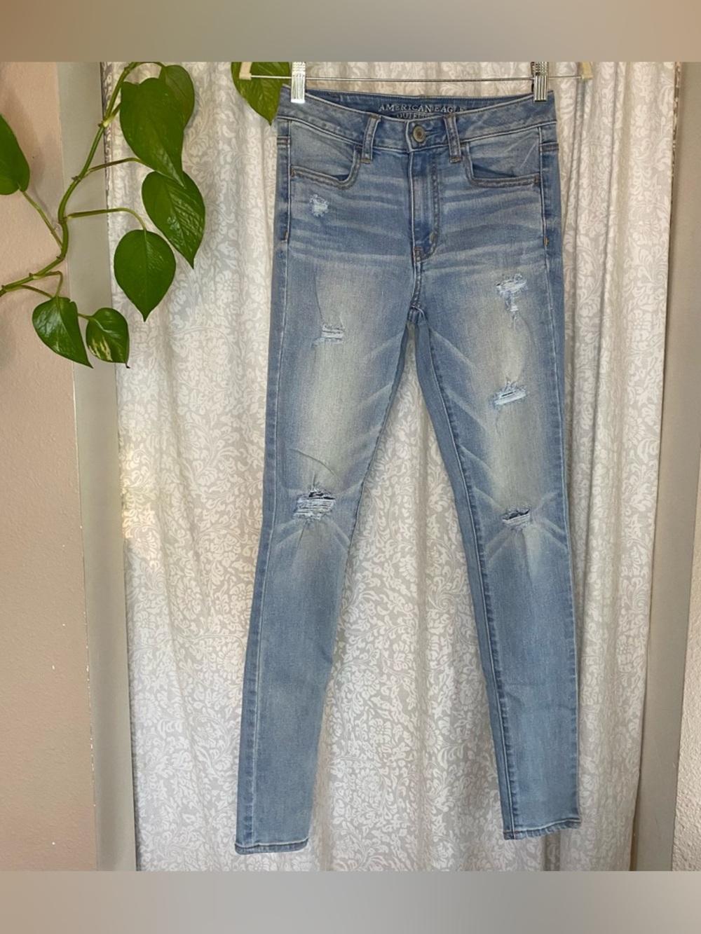 American Eagle High Rise Jegging - Distressed - Light Blue